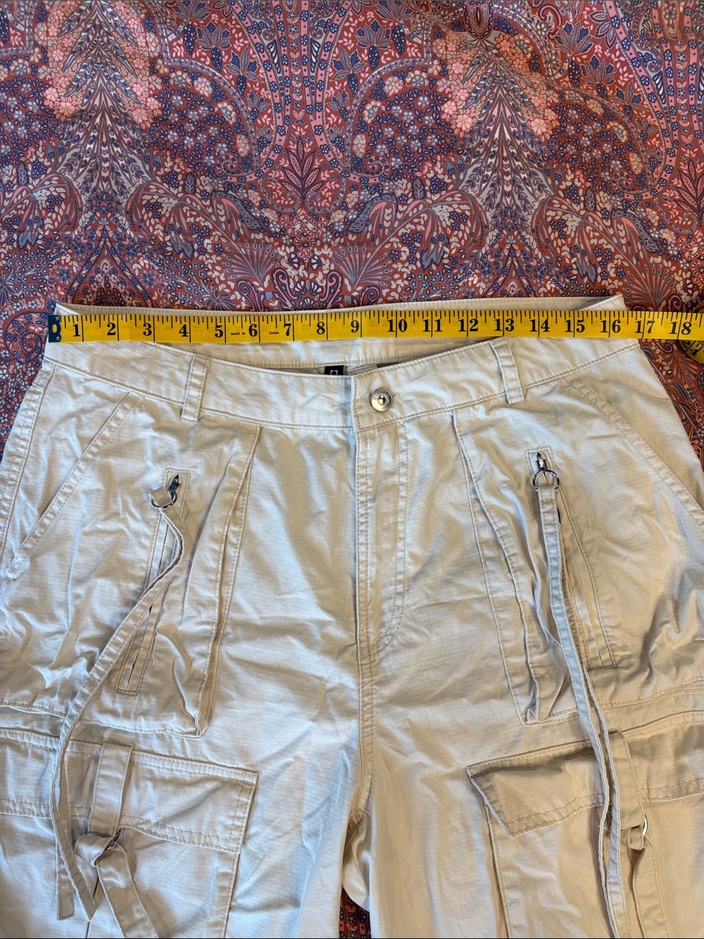 Divided by H&M Cargo Shorts Cream Color Leandra - Picture 6 of 9